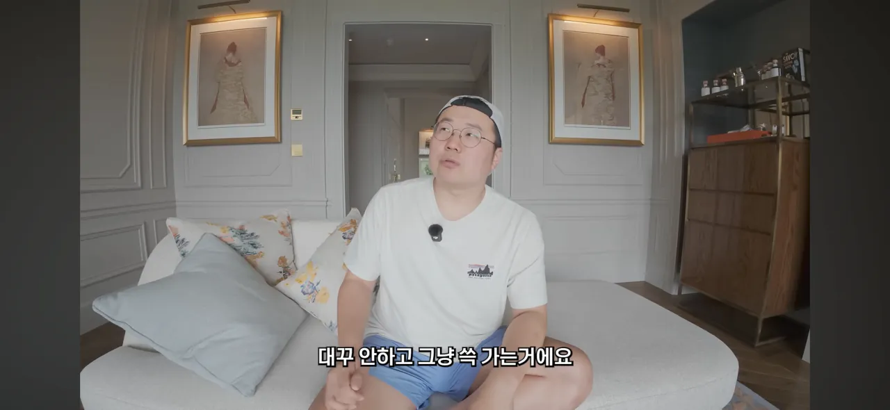 영국 초고가 호텔에서 인종차별 당한 여행유튜버 (17)