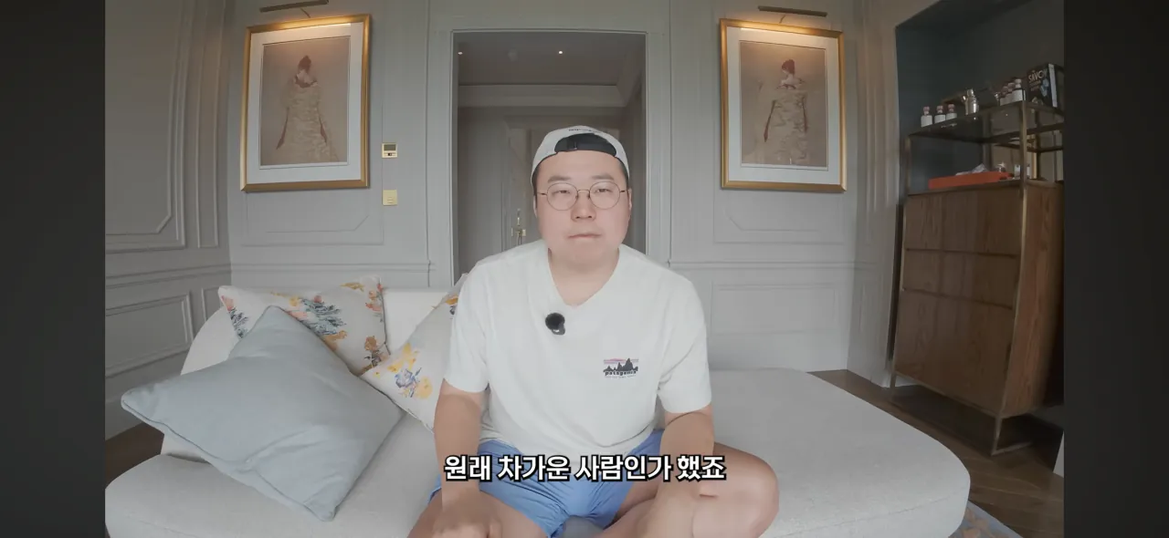 영국 초고가 호텔에서 인종차별 당한 여행유튜버 (18)