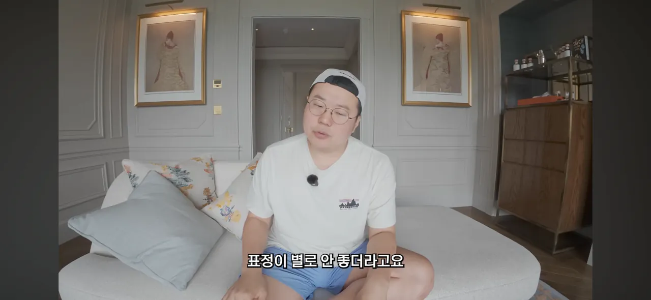영국 초고가 호텔에서 인종차별 당한 여행유튜버 (13)