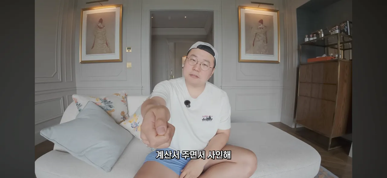 영국 초고가 호텔에서 인종차별 당한 여행유튜버 (50)