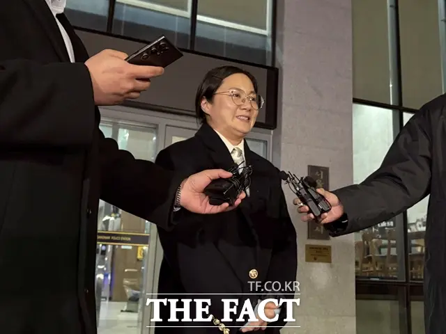 경찰, '주사이모 의혹' 샤이니 키·입짧은햇님 피의자 조사 (2)