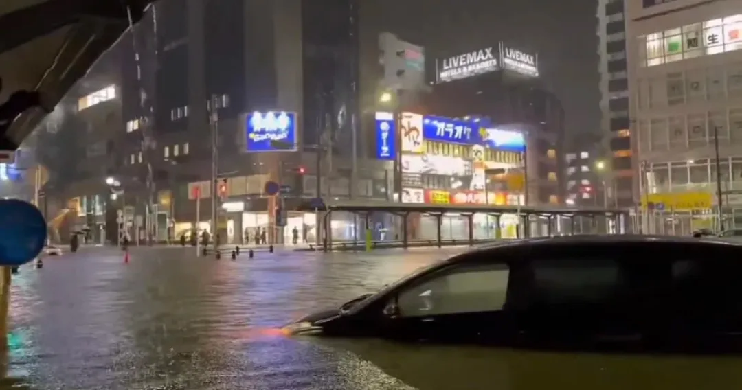 이번 주말 일본여행 간 사람들 공항에서 12시간동안 노숙함 (4)