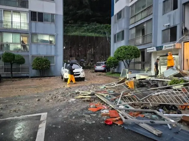 거제 20대 남성 사망자 나온 아파트 현장 (3)