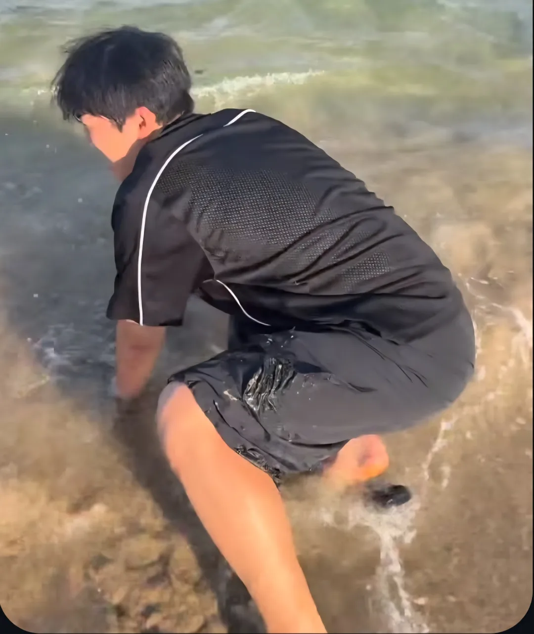어릴 때는 누나 손 잡고 잘 다녔으면서 (19)