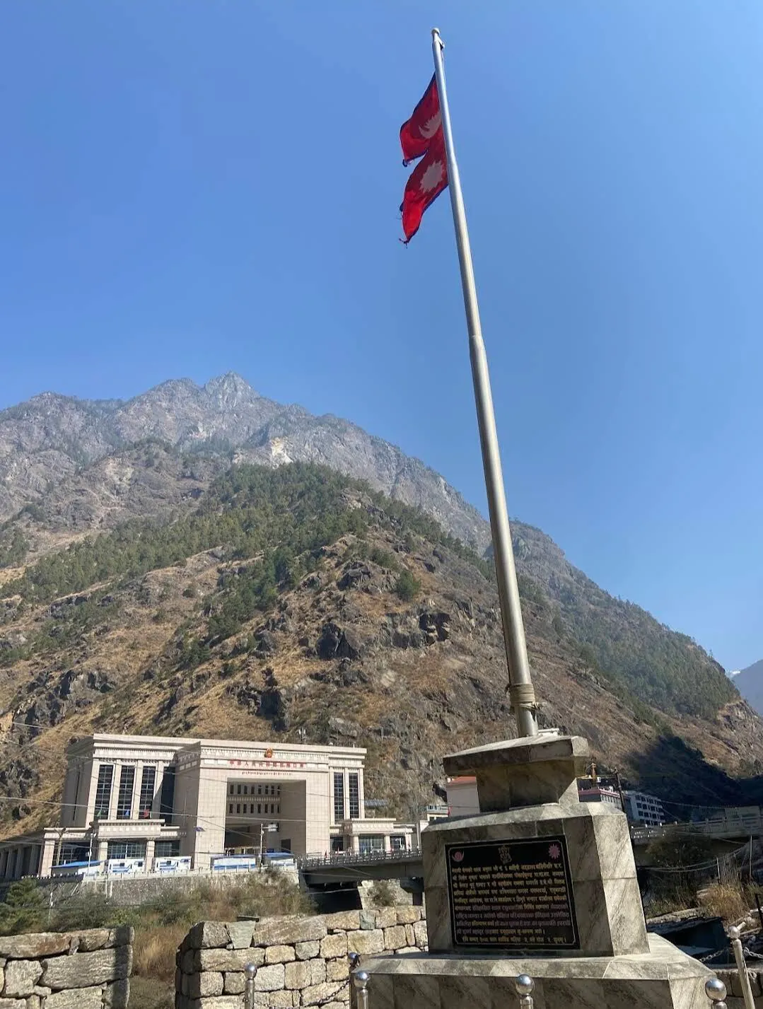 산사태가 덮친 중국 & 네팔 국경 검문소 평소 모습 (2)