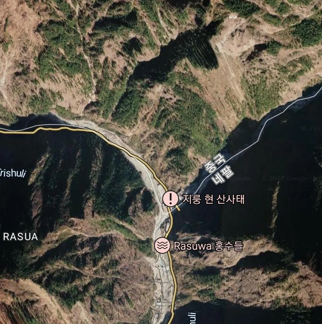 산사태가 덮친 중국 & 네팔 국경 검문소 평소 모습 (9)