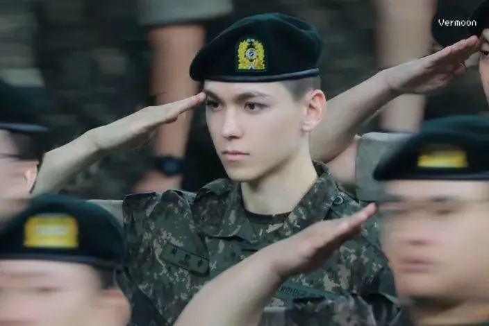 아이돌 복수국적자 중 최초의 군복무 (2)