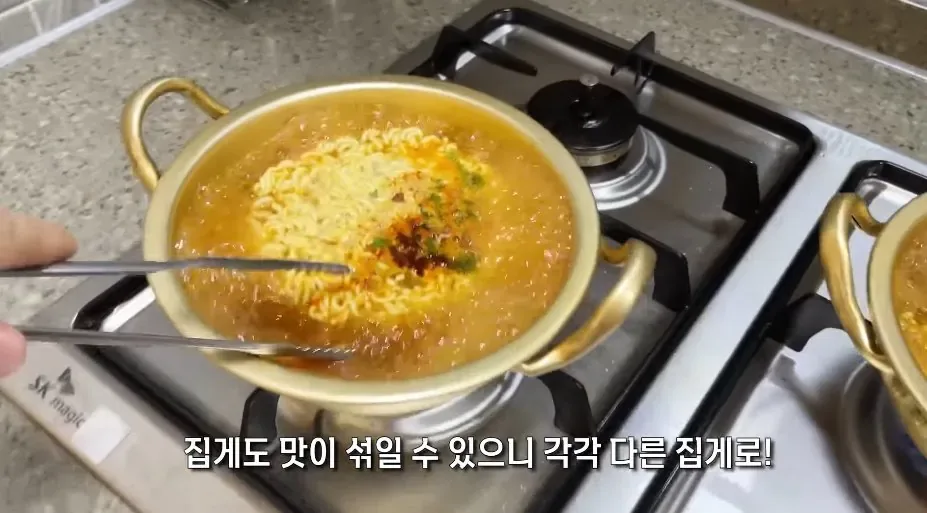 '구미공장에서 만든 신라면이 더 맛있다'는 인터넷 소문을 검증해본 유튜버 (10)