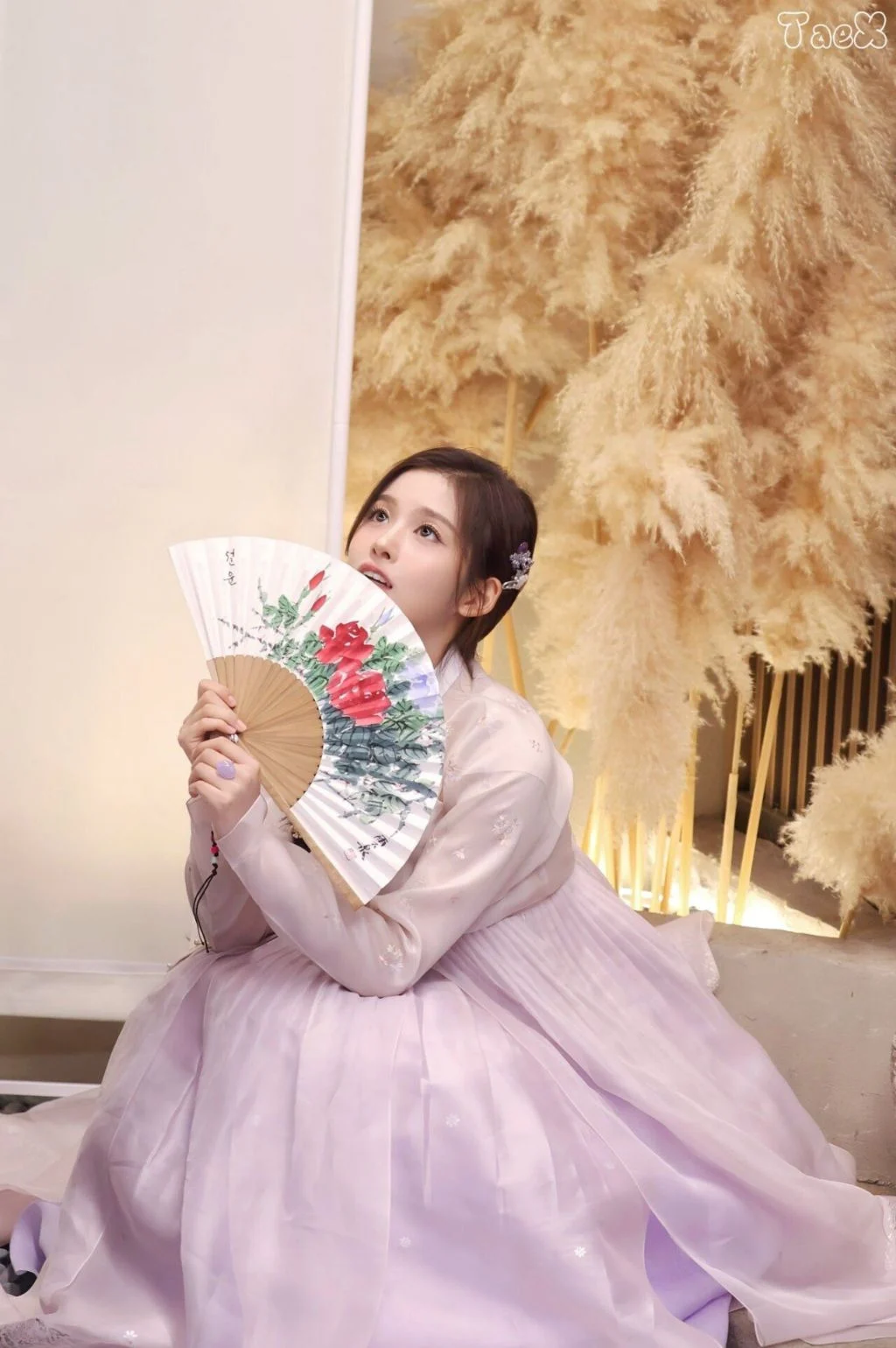 한복입은 설윤 (6)
