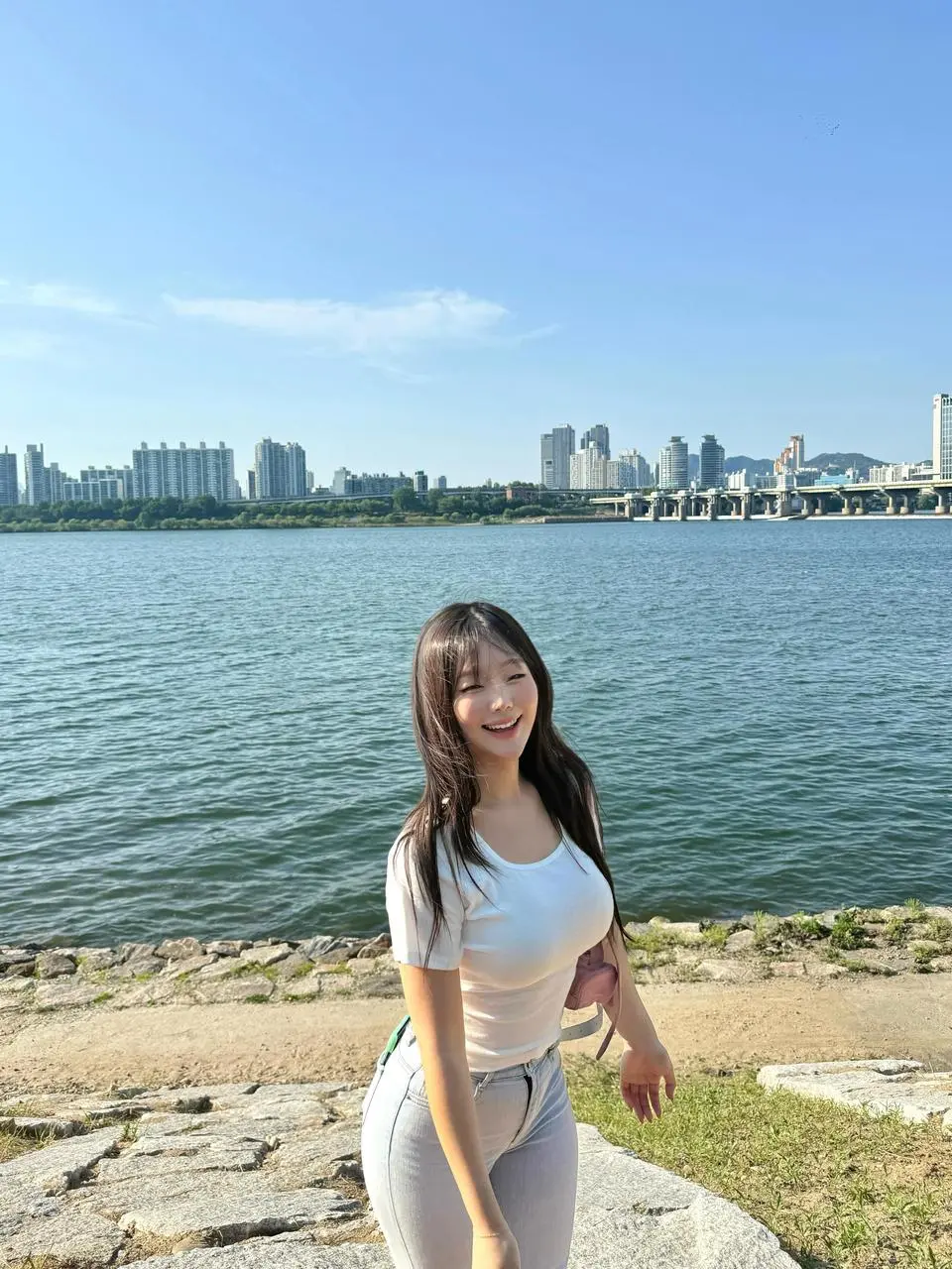 공격적인 몸매를 가진 눈나 (2)