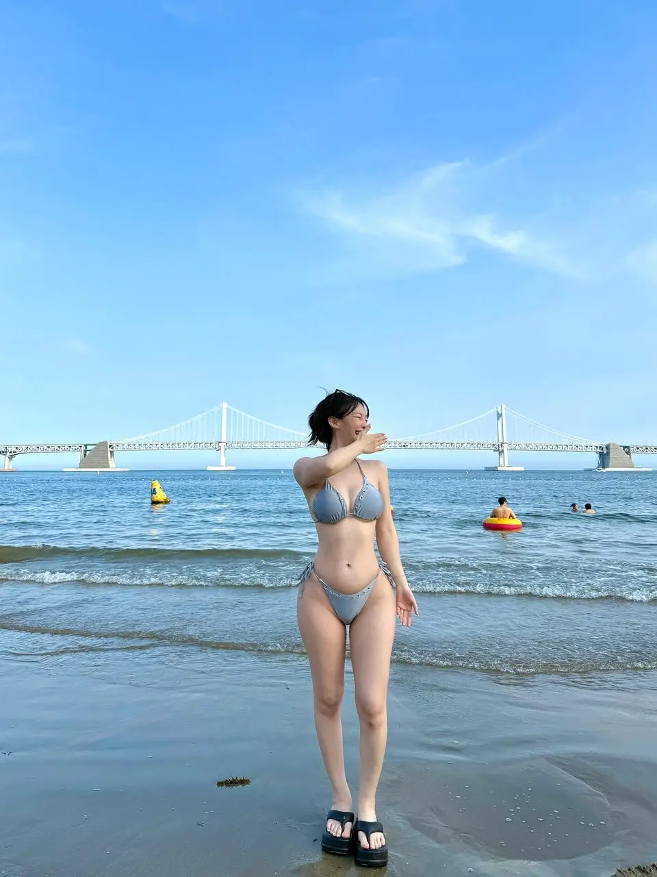공격적인 몸매를 가진 눈나 (7)