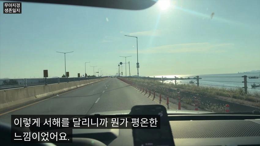 비키니 입고 갯벌에서 조개 캐는 유튜버 (4)