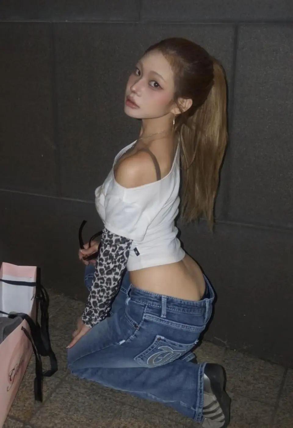 (ㅇㅎ) 앉아 있을 때 엉덩이골 노출 (6)