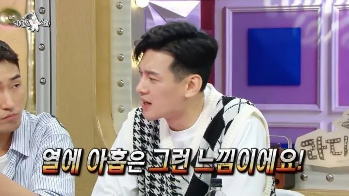 펜싱에서 서로 이겼다고 손 드는 이유 (4)
