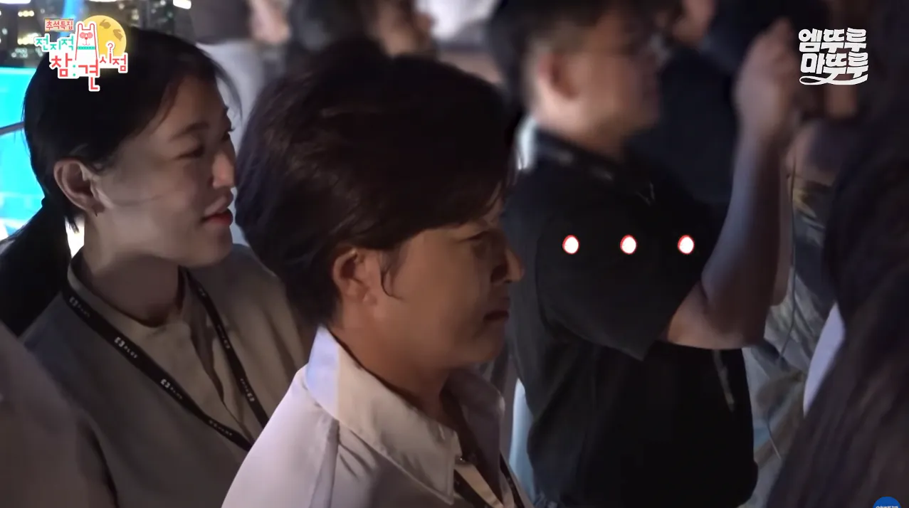 박세리가 63빌딩 루프탑에서 불꽃쇼를 봐도 별 감흥 없이 무덤덤하게 핸드폰하는 이유 (14)