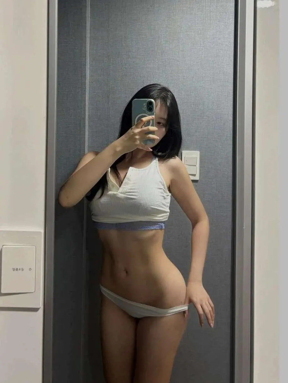 골반 자랑하는 자취녀 (2)