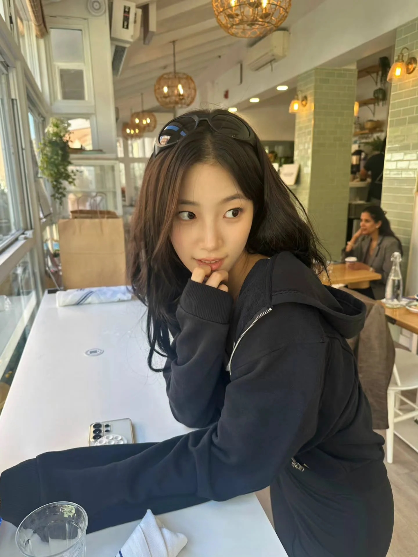 레깅스 입고 거리를 활보하는 카즈하 (14)