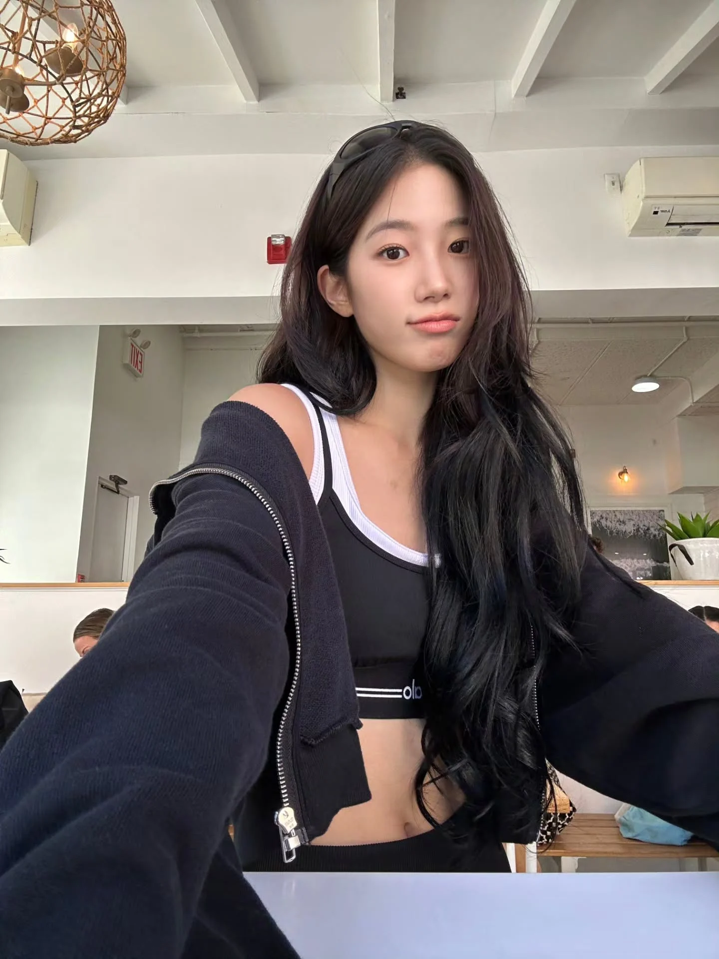 레깅스 입고 거리를 활보하는 카즈하 (17)
