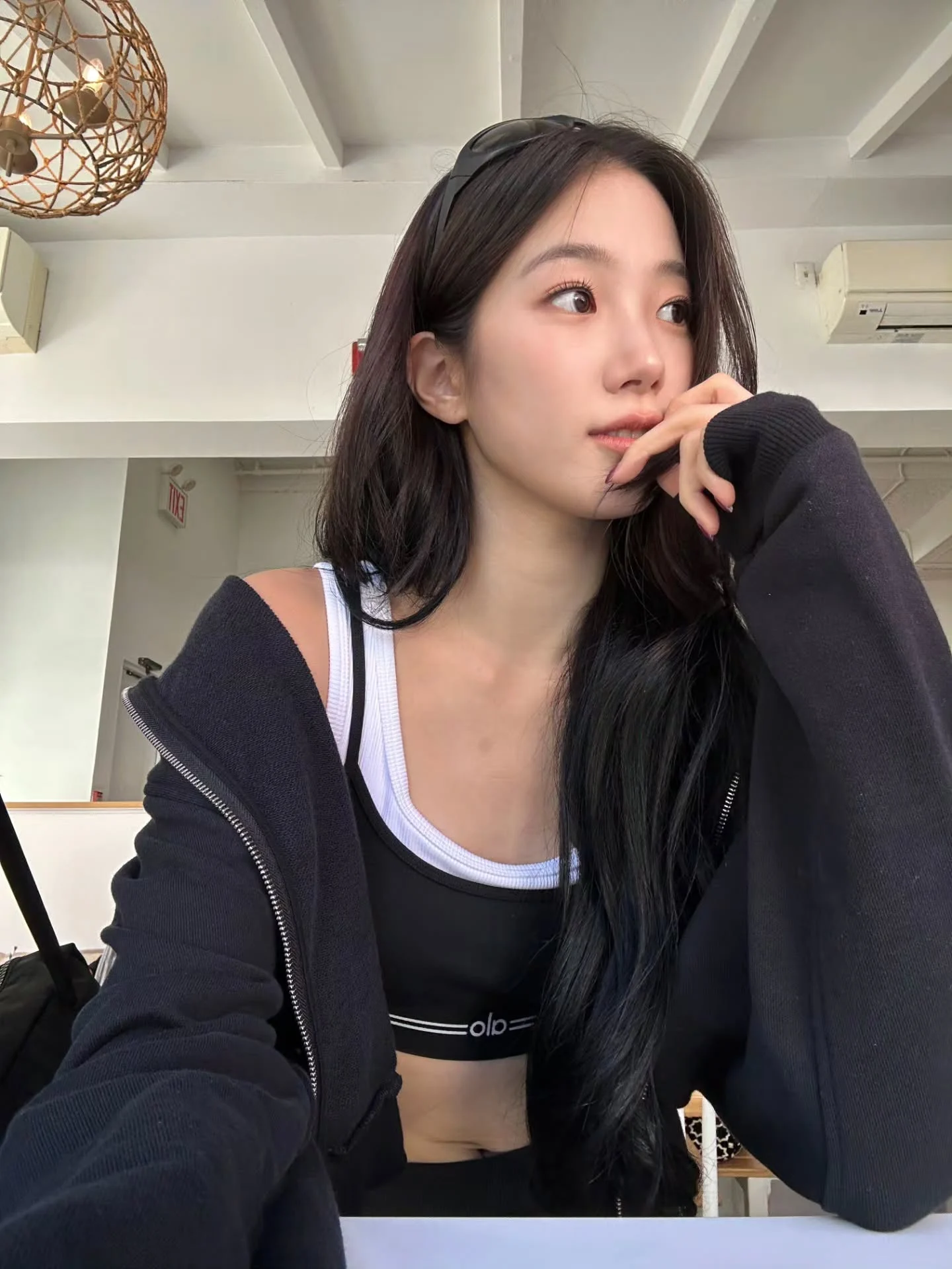 레깅스 입고 거리를 활보하는 카즈하 (18)