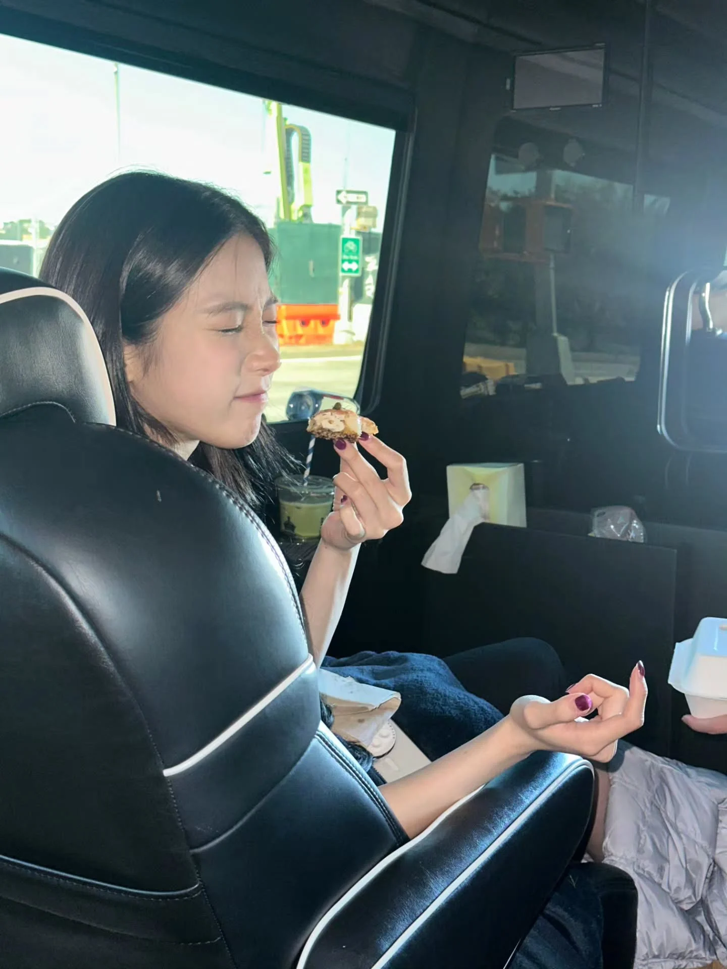 레깅스 입고 거리를 활보하는 카즈하 (19)