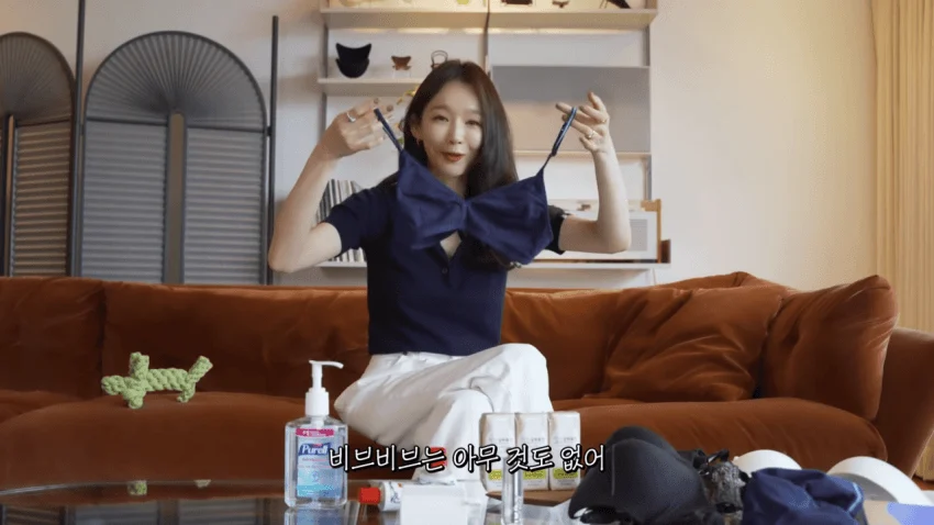 본인 브래지어 리뷰해주는 강민경 (10)