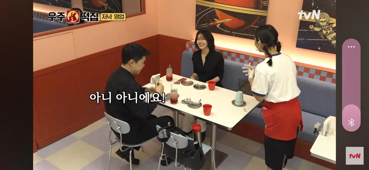 나폴리 맛피아 매장 직원 미모 (10)
