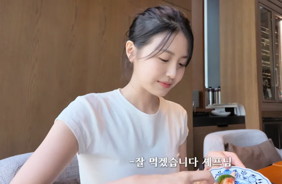나폴리 맛피아 매장 직원 미모 (12)