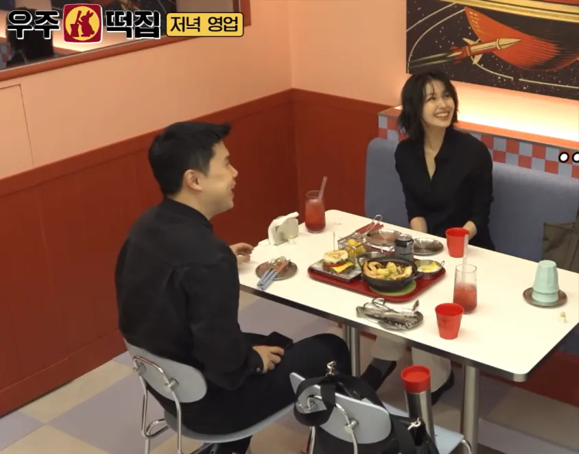 나폴리 맛피아 매장 직원 미모 (7)