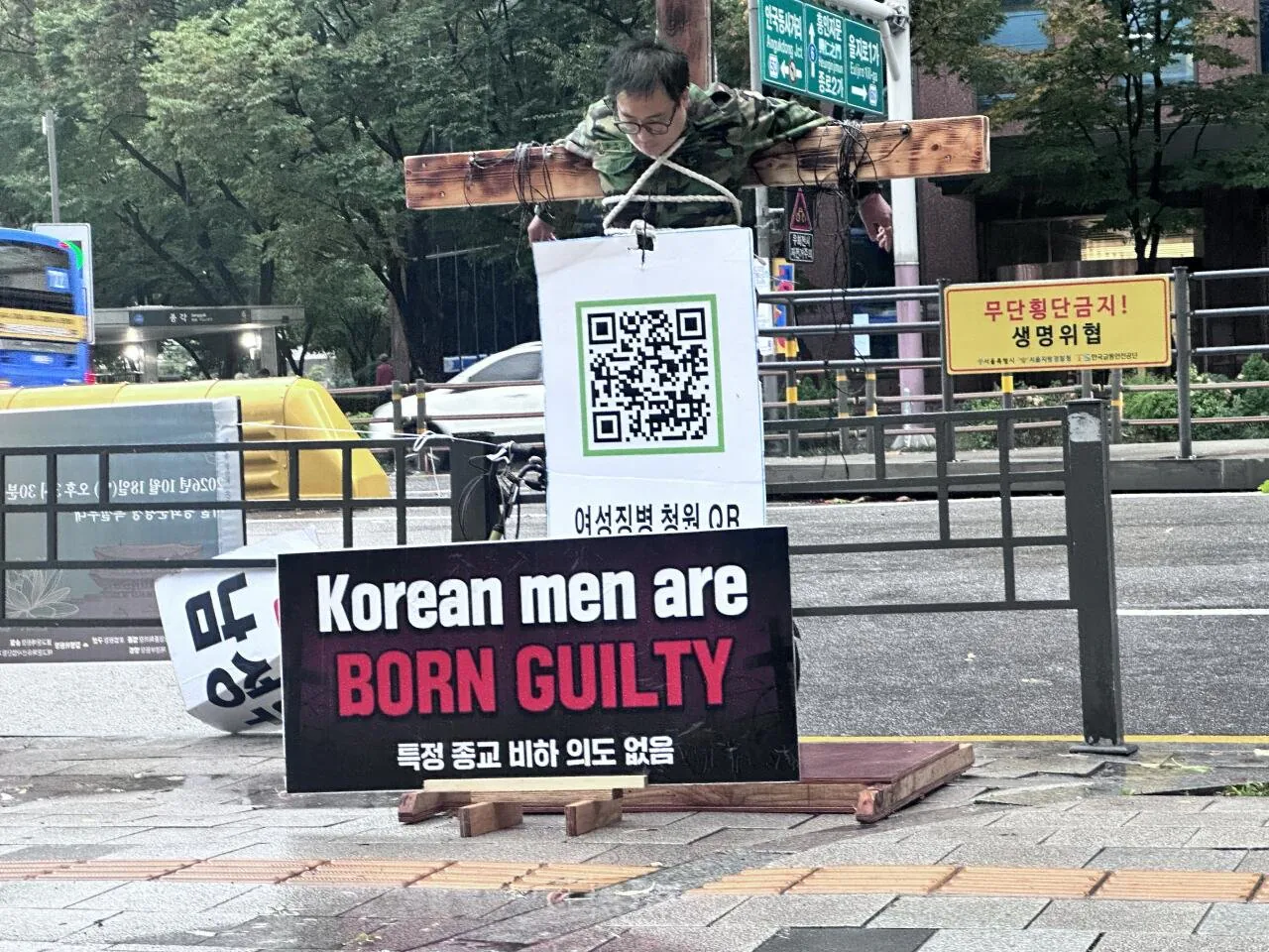 오늘자 비오는날 종각역 십자가 시위 (2)