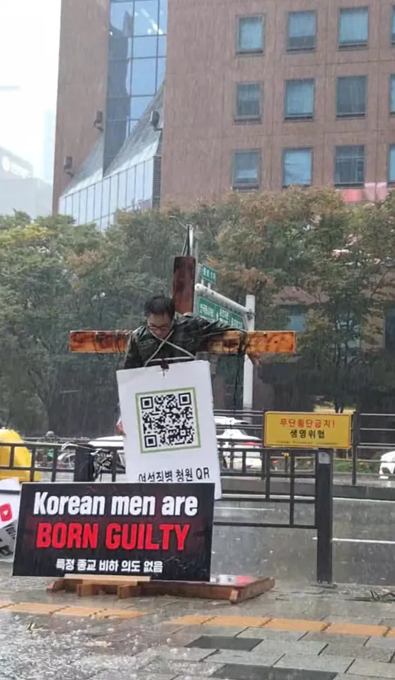 오늘자 비오는날 종각역 십자가 시위 (3)