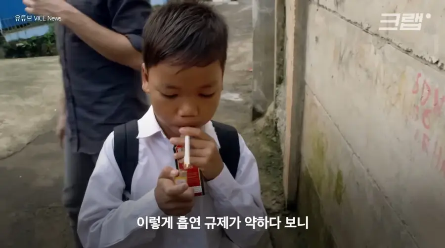 어릴때부터 흡연하는 인도네시아 (4)