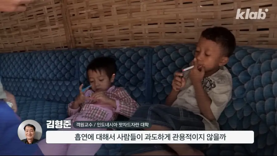 어릴때부터 흡연하는 인도네시아 (8)