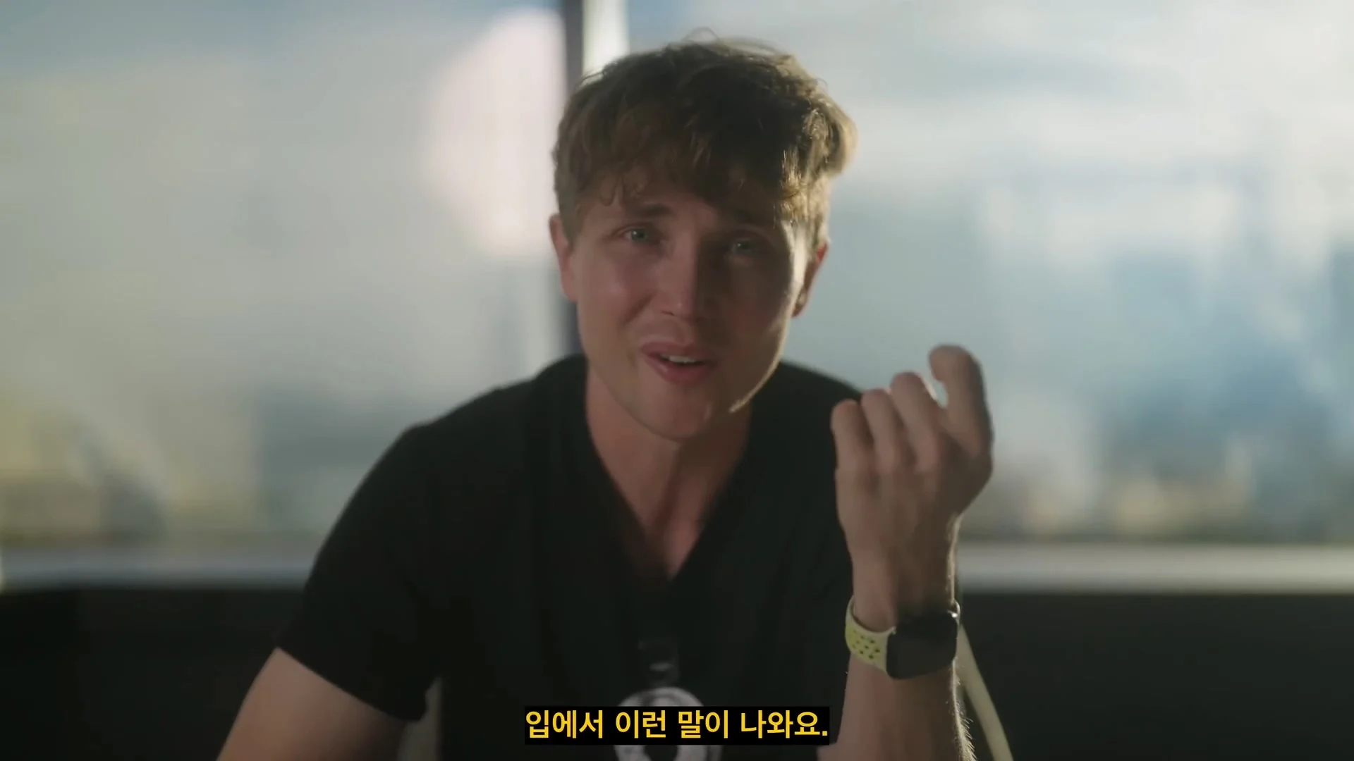 외국인들이 한국 오면 못 떠나는 이유 (25)