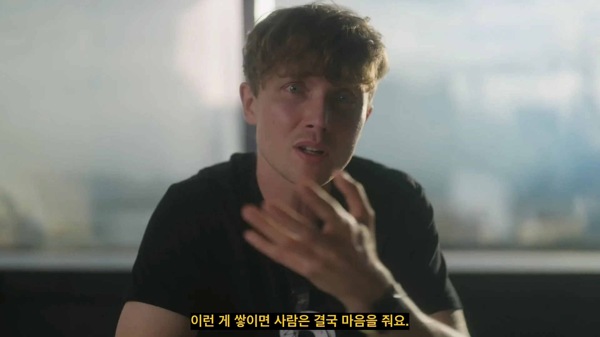 외국인들이 한국 오면 못 떠나는 이유 (32)