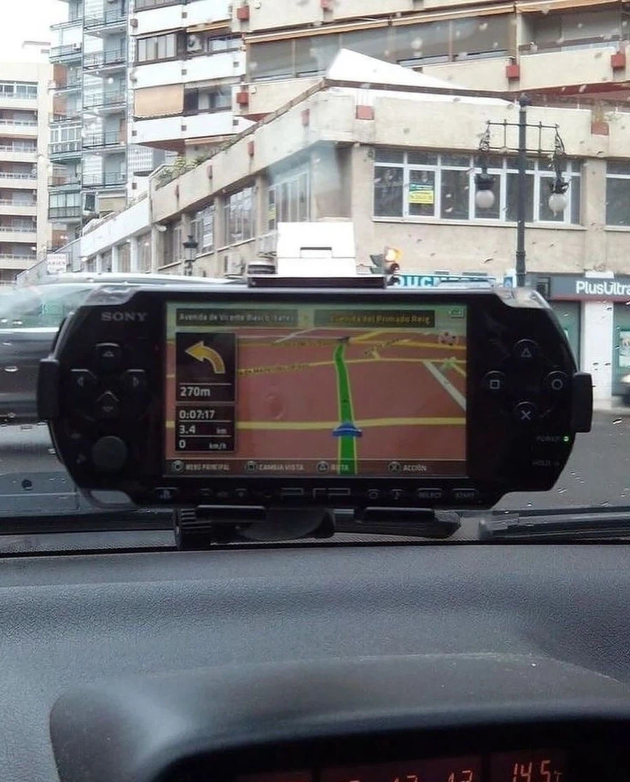 놀랍게도 아직 현역이라는 PSP 게임기 (5)