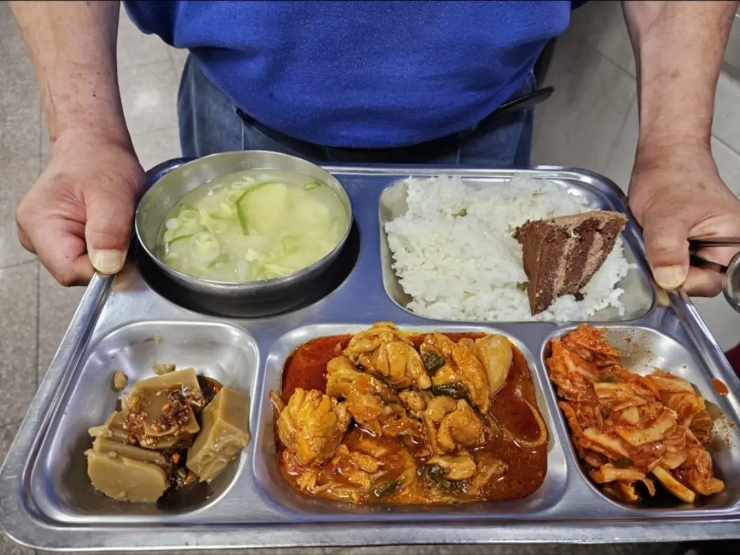 무료급식 봉사하는 신부님에 악플세례 (3)