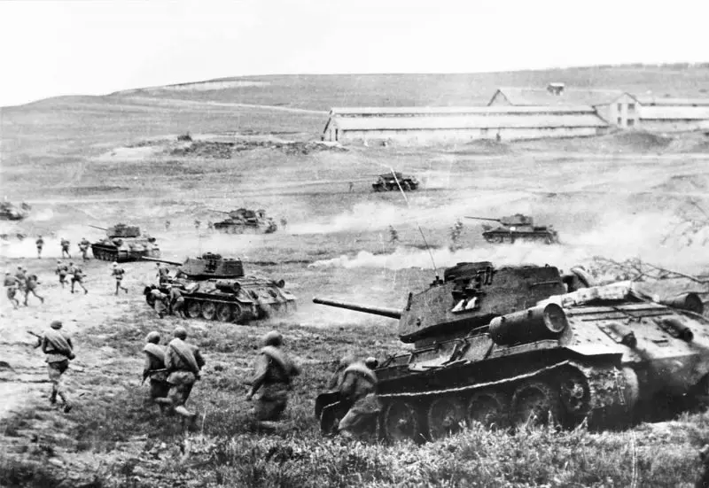 [무기열전 01] 독일이 베끼려다 끝내 포기한 소련 전차, T-34 (8)