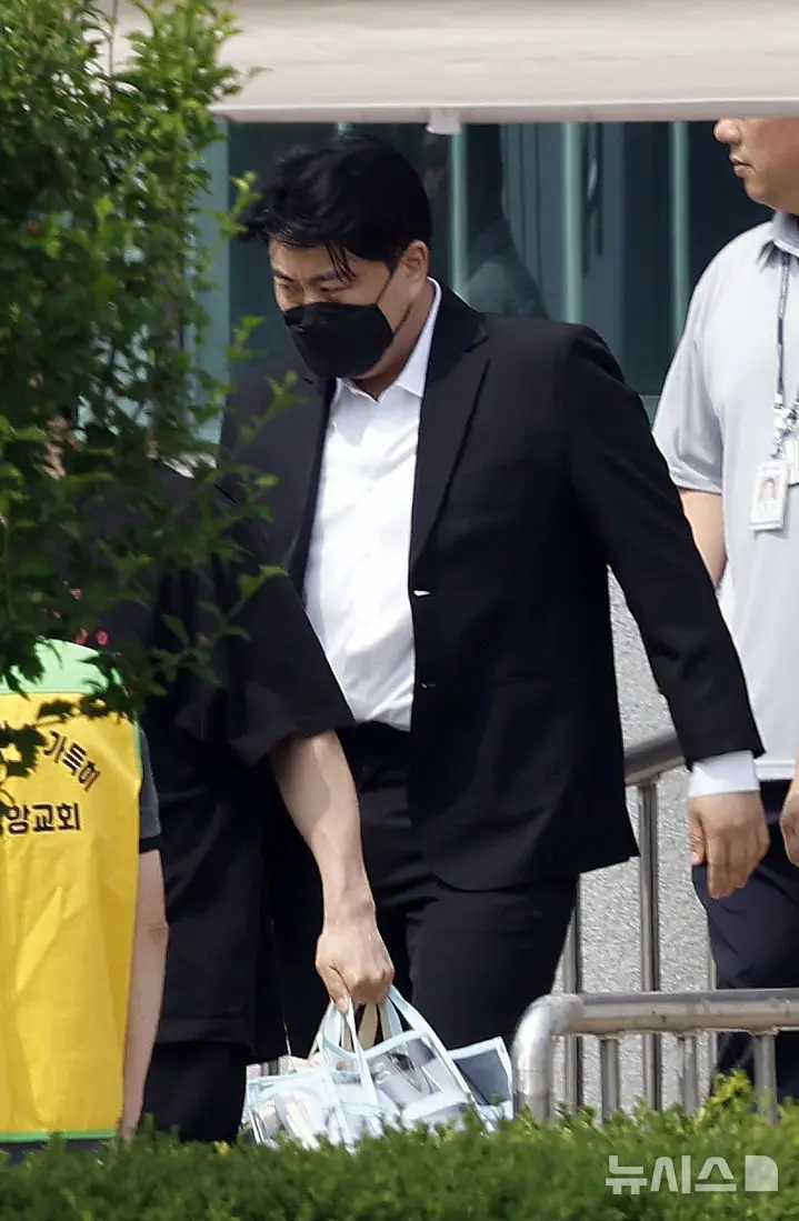 음주 뺑소니 김호중 가석방 출소 (2)