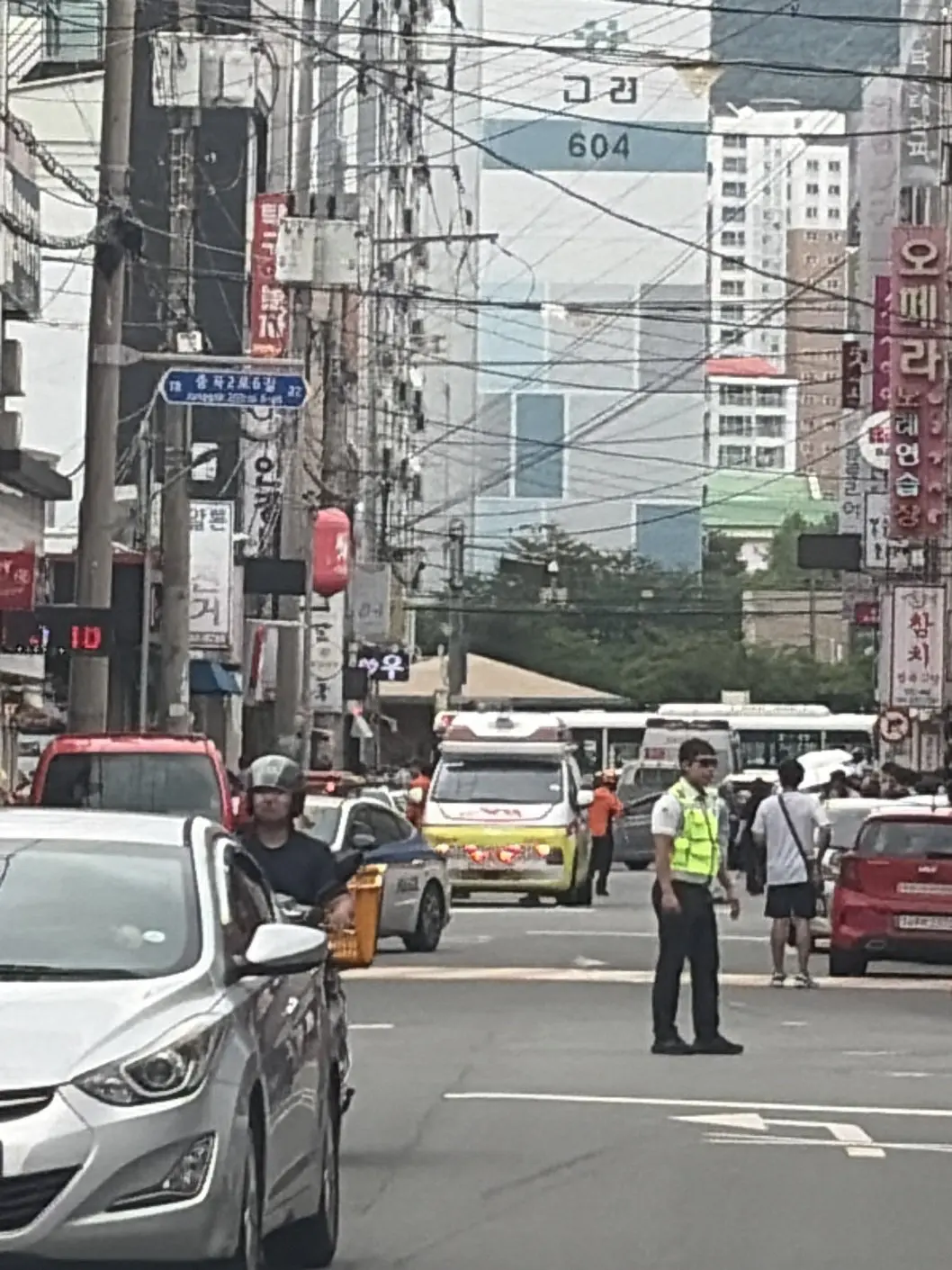 거제에서 80대 남성 칼부림에 2명 흉기에 찔려 (6)