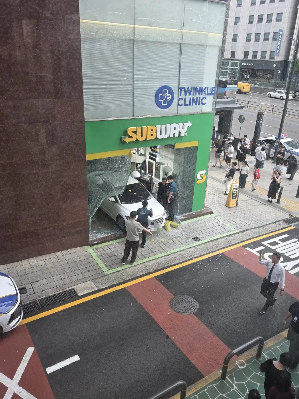 원래 없던 드라이브 스루가 생긴 서브웨이 (2)