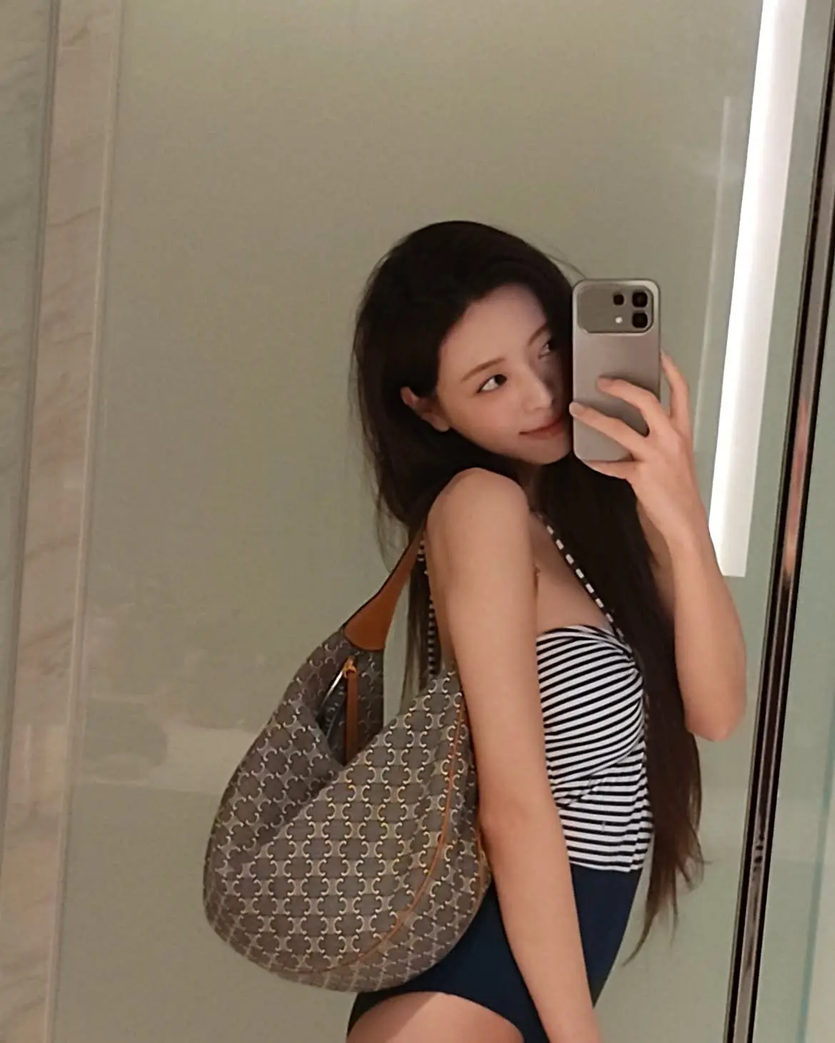 있지 유나 수영장 사진.jpg (2)