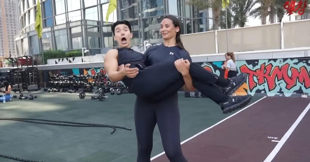 194cm 100kg 괴물 누나 (32)