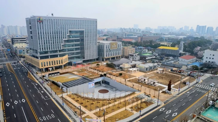 새로 건축한 지방 청사 건물 (2)