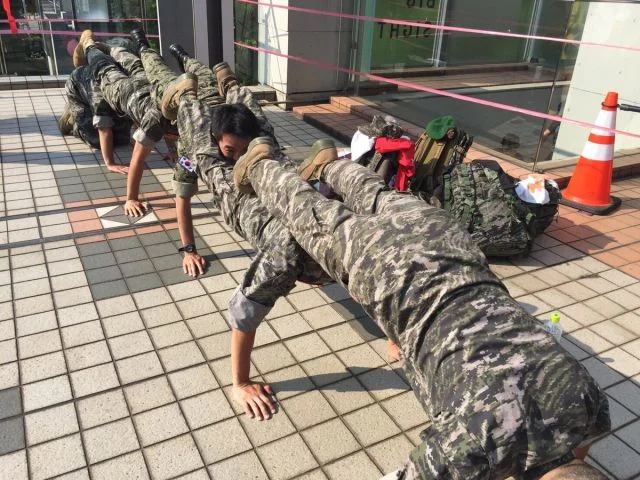 한국군 코스프레한 일본인들 (2)