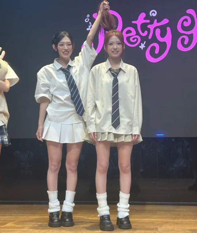 고라파덕 포즈 해주는 미나미