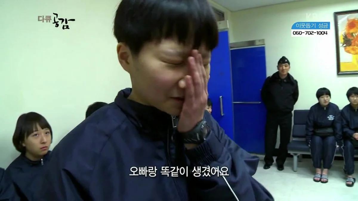 최근 전세계 남매들 좌절중인 틱톡 챌린지 '머리 가리고 같은 옷 입기‘ (19)
